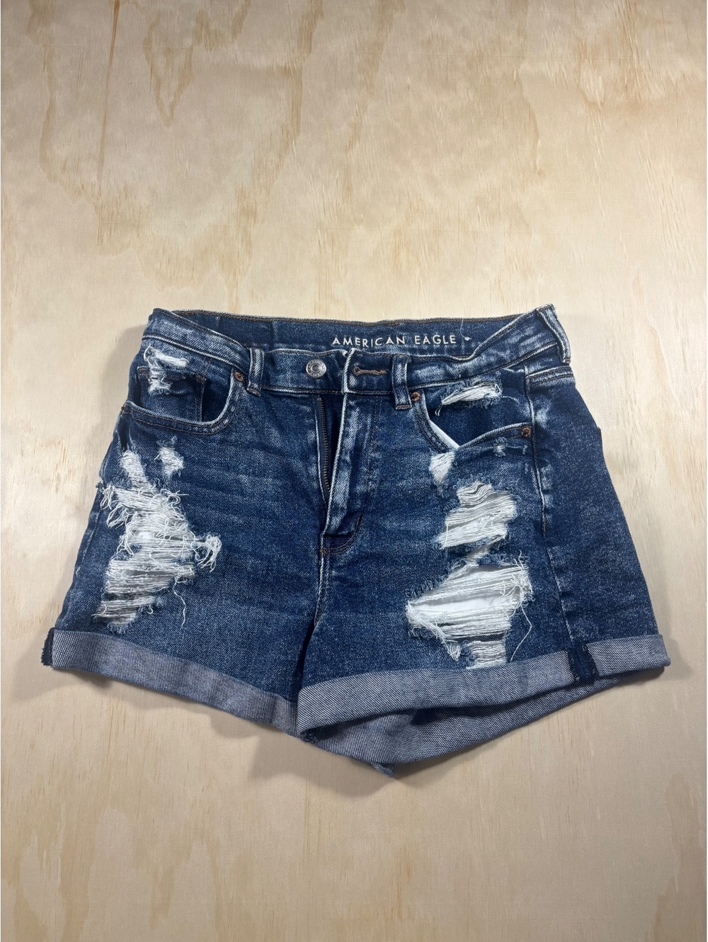 American Eagle Mom Short Jean shorts Size 4. Summer, Fall, Party. Mom Jeans
